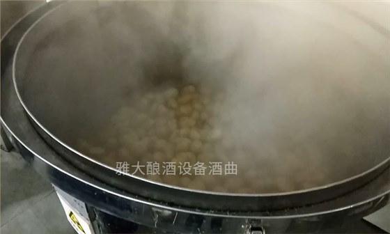 白酒釀酒設(shè)備出酒苦，能從原料發(fā)酵解決酒苦問題嗎？