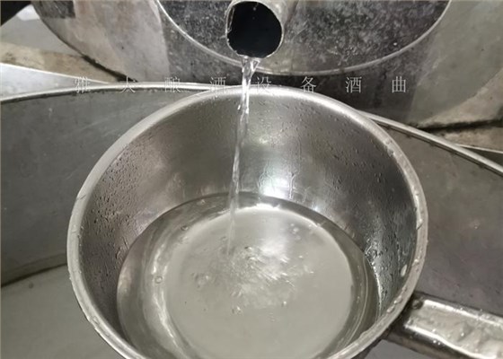 白酒生產(chǎn)設備釀造的散裝純糧酒糟味太重，怎么辦？ 5